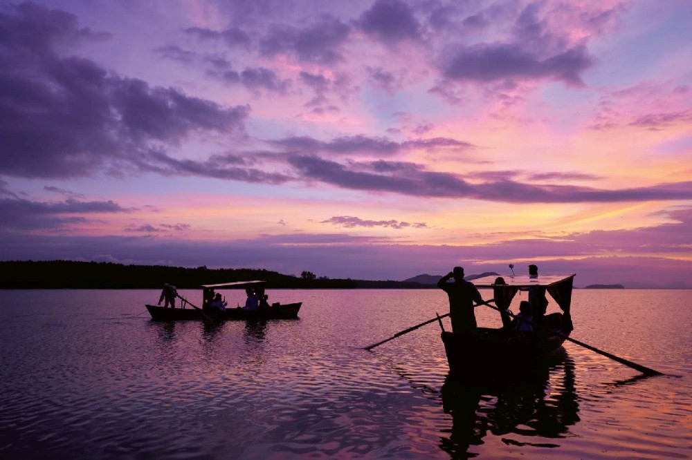 349114
